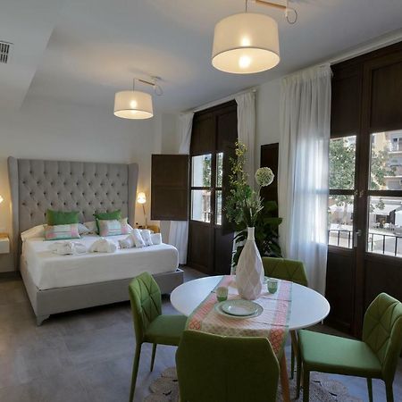 Apartamentos El Marques Malaga Luaran gambar