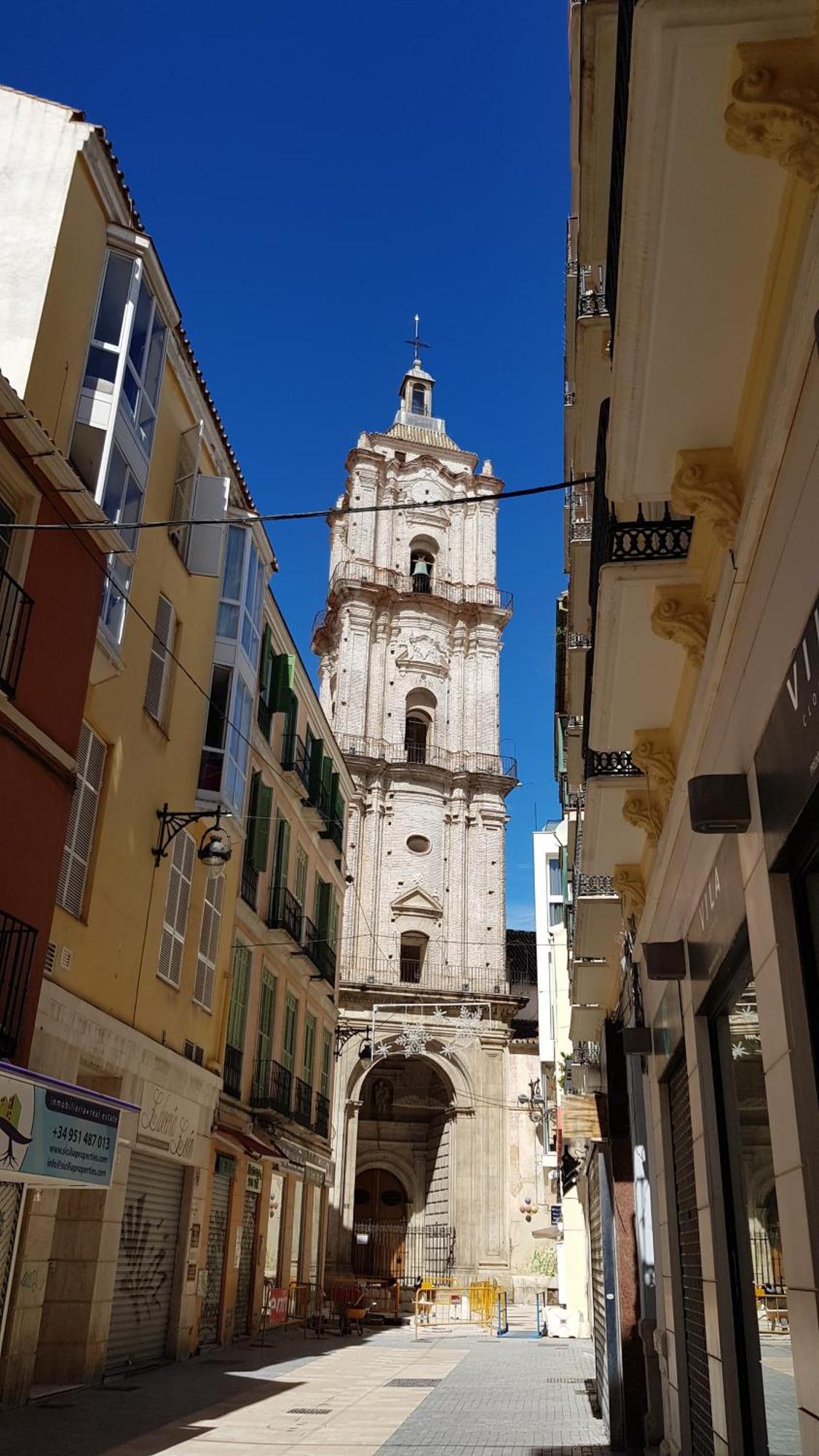 Apartamentos El Marques Malaga Luaran gambar
