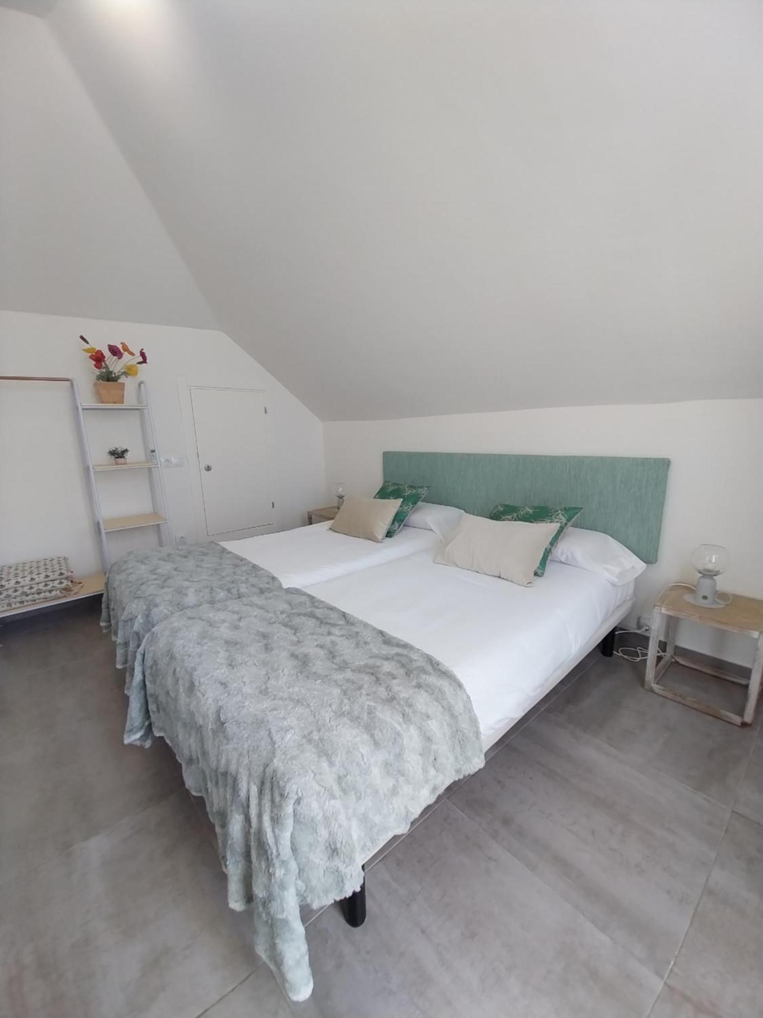 Apartamentos El Marques Malaga Bilik gambar