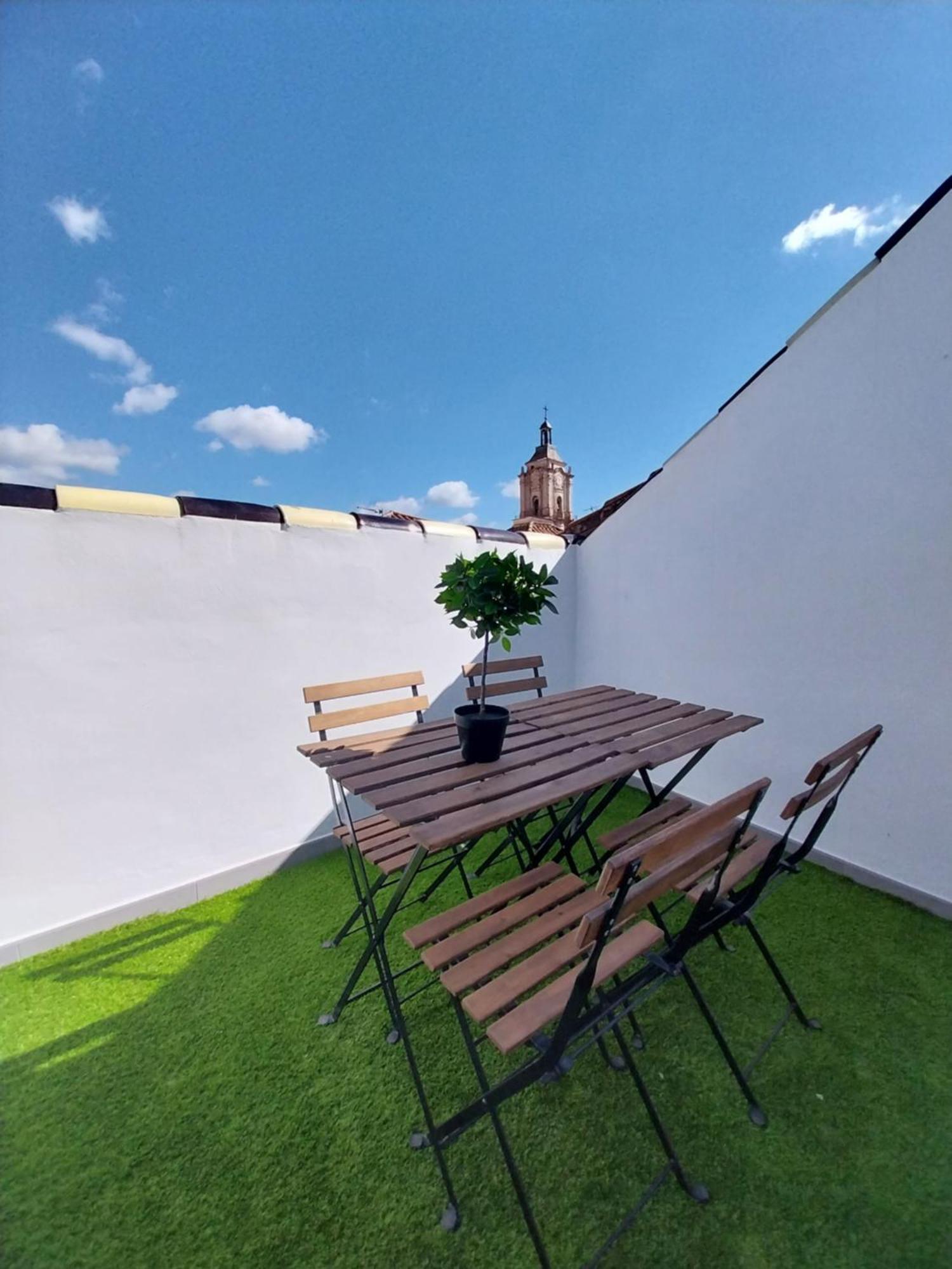 Apartamentos El Marques Malaga Bilik gambar