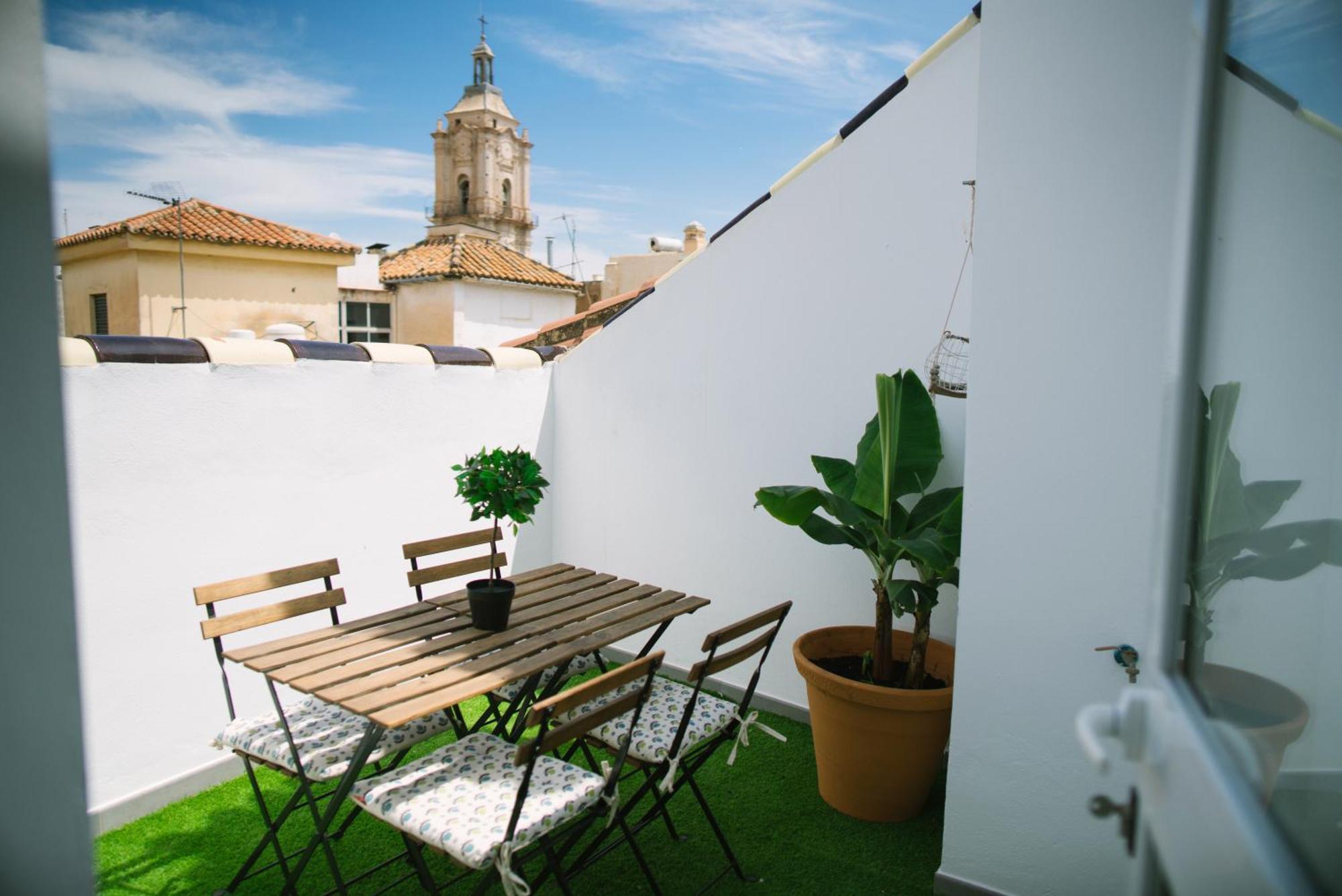 Apartamentos El Marques Malaga Luaran gambar