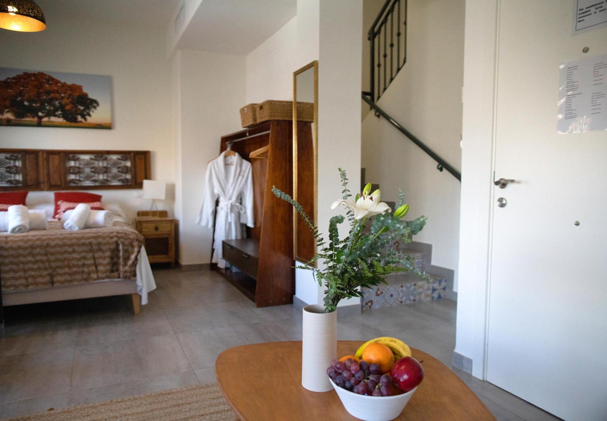 Apartamentos El Marques Malaga Luaran gambar