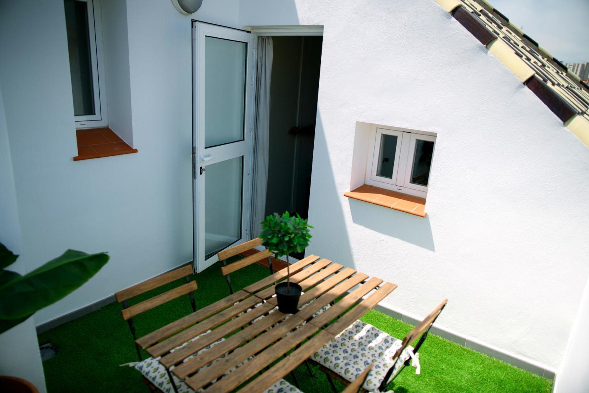 Apartamentos El Marques Malaga Luaran gambar