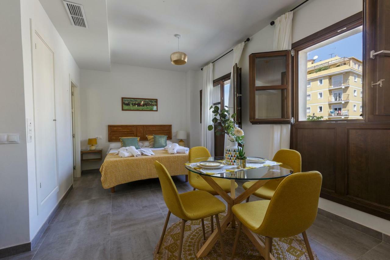 Apartamentos El Marques Malaga Luaran gambar