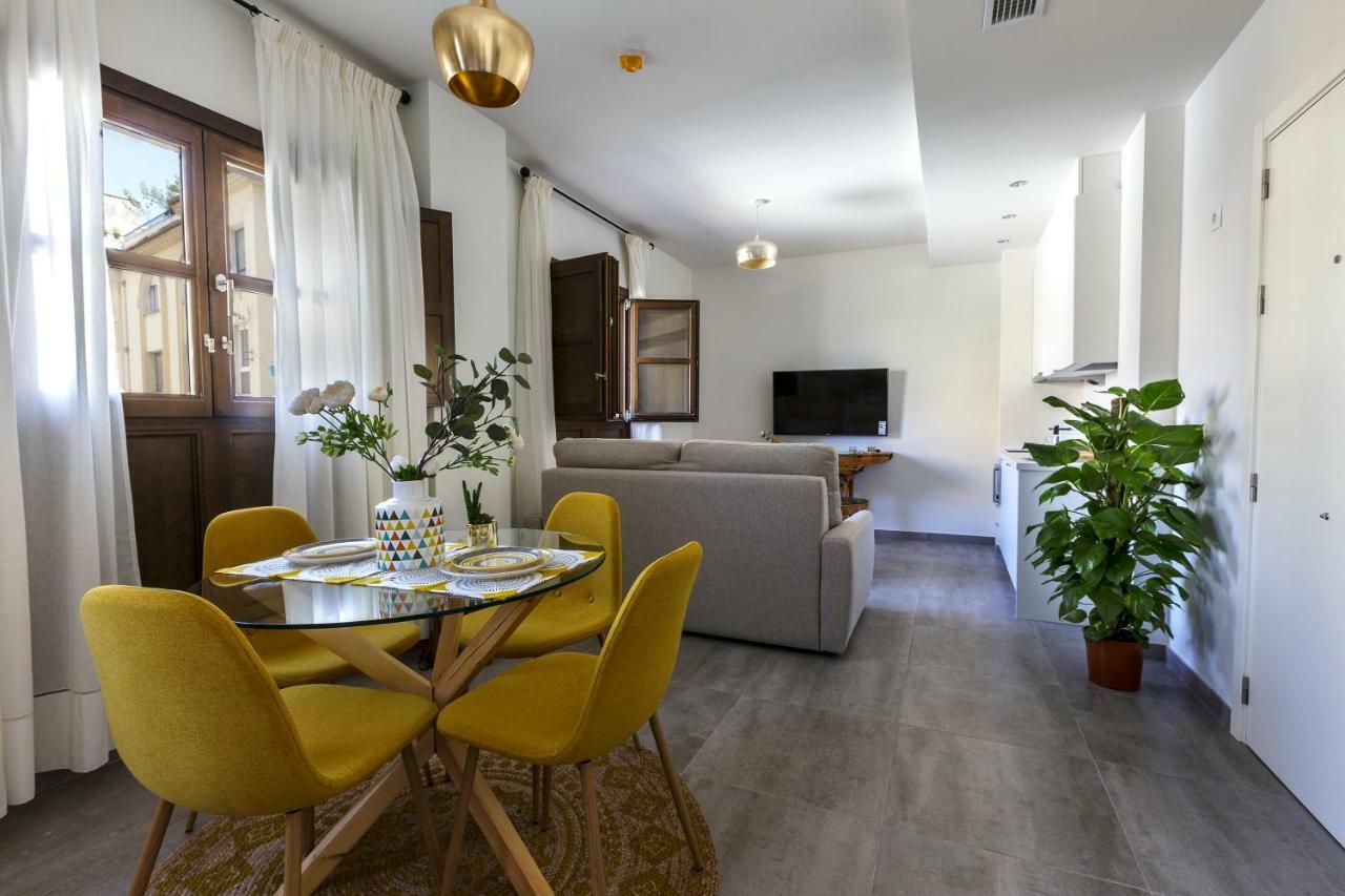 Apartamentos El Marques Malaga Luaran gambar