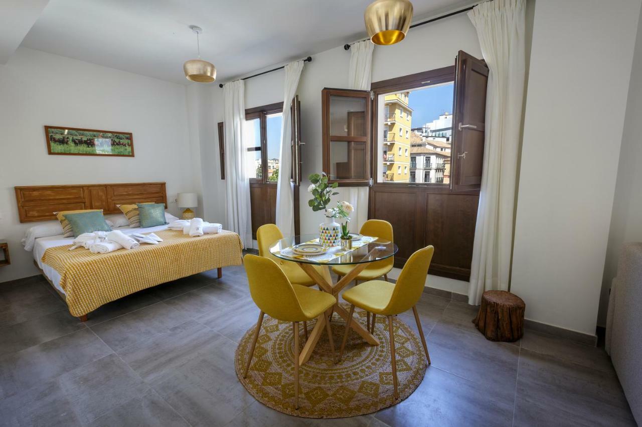 Apartamentos El Marques Malaga Luaran gambar