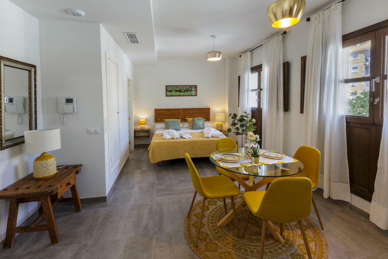 Apartamentos El Marques Malaga Luaran gambar