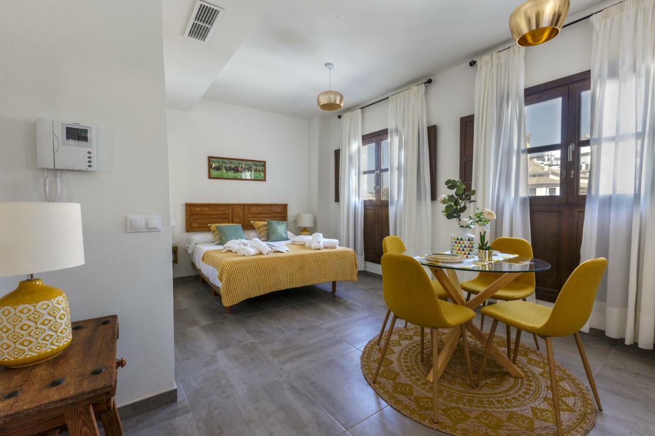Apartamentos El Marques Malaga Luaran gambar