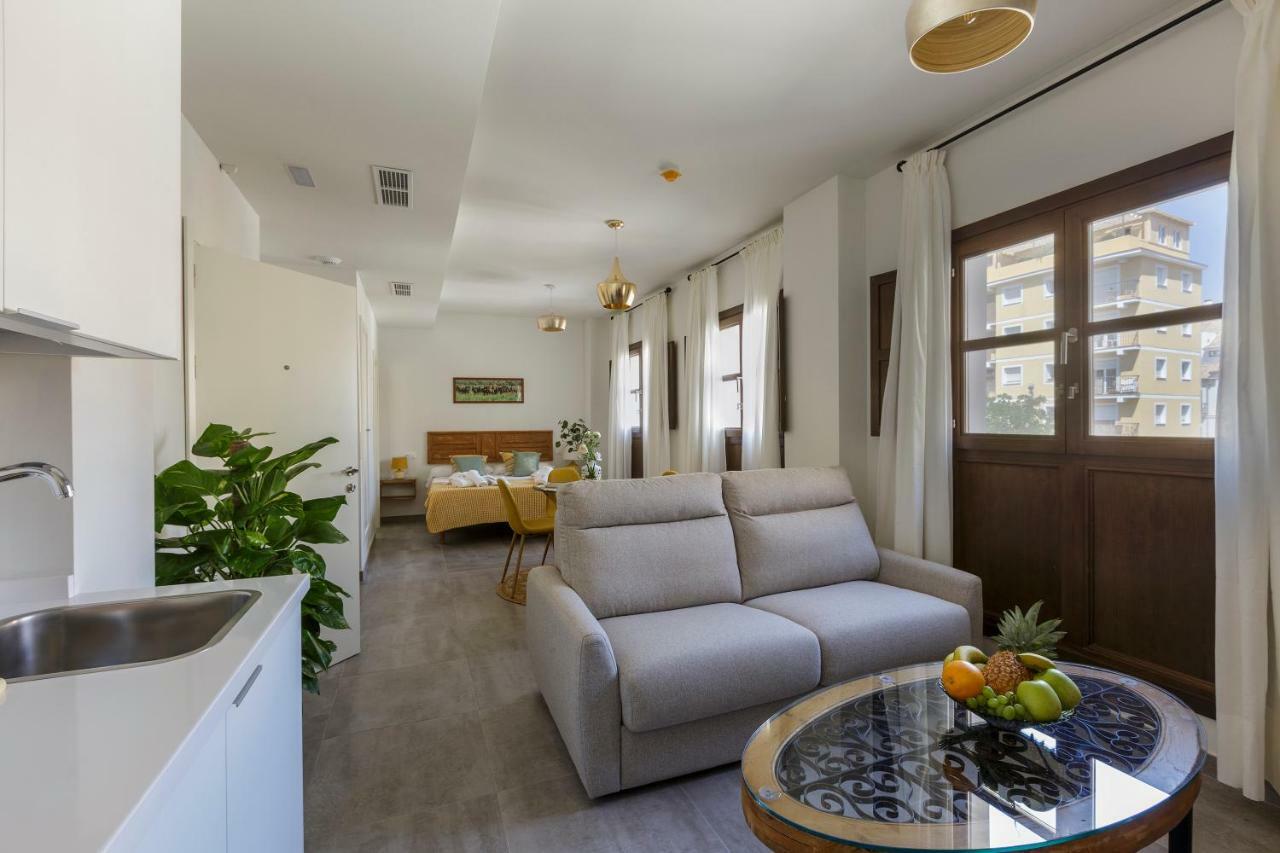 Apartamentos El Marques Malaga Luaran gambar