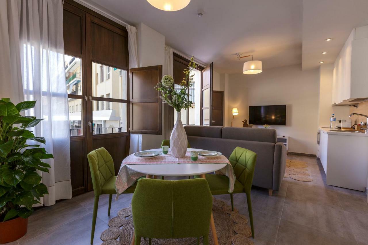 Apartamentos El Marques Malaga Luaran gambar