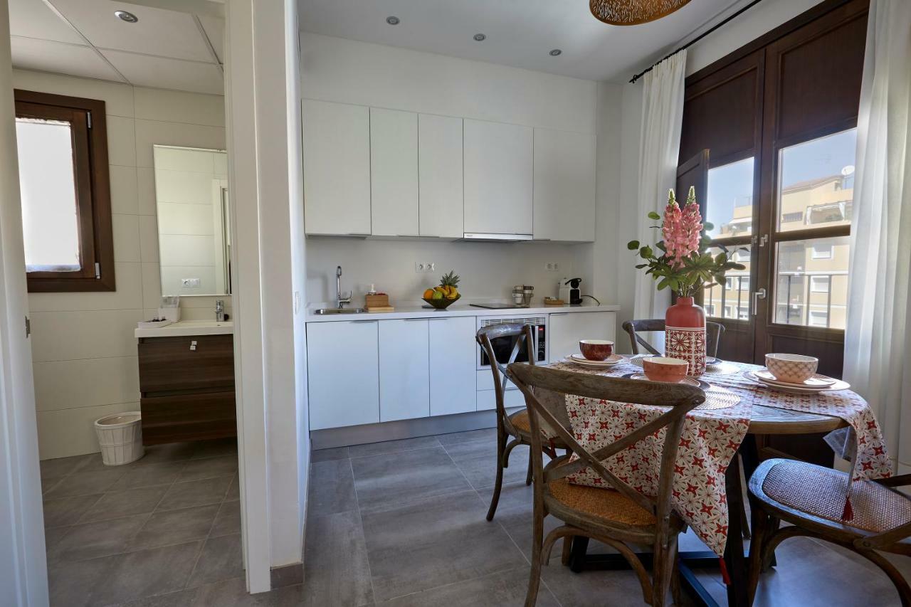 Apartamentos El Marques Malaga Luaran gambar