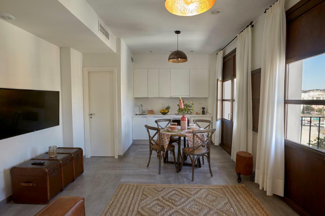 Apartamentos El Marques Malaga Luaran gambar