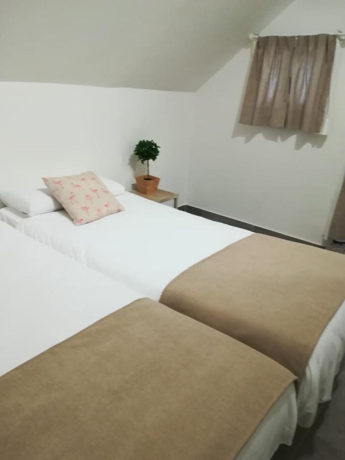 Apartamentos El Marques Malaga Luaran gambar